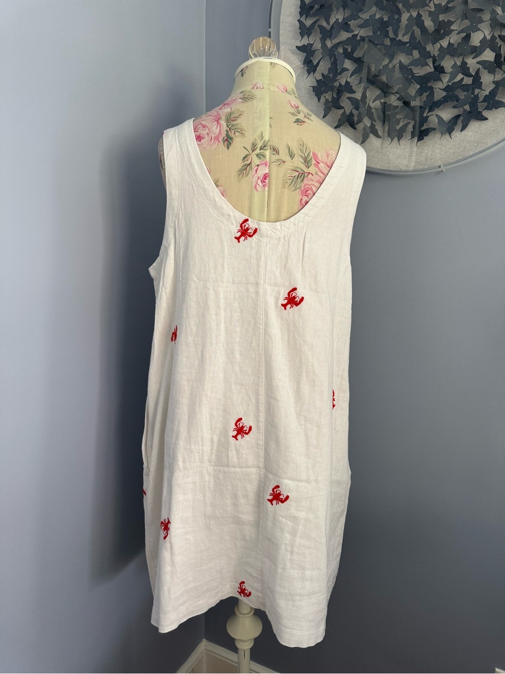 C&C California White Linen Dress with Embroidered Lobsters ๐ฆ - Picture 5 of 10